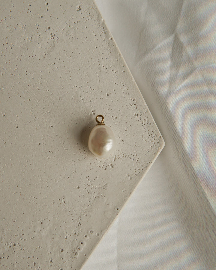 Pearl C ☼ Charm